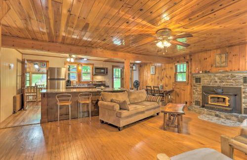 Tafton House | Top-Rated Tafton Cottage: Fire Pit & Grill by the Lake