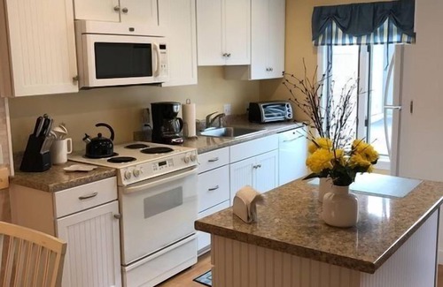 Hyannis Condo | Experience 43 by the Sea: Ocean Views & Family-Friendly Fun