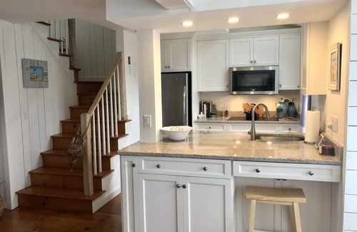 Mashpee Condo | Unwind Steps from the Beach: 2 Bed Retreat at Barneys Ave