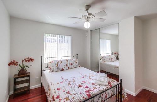 Pacific Beach House | Convenient Hotel Steps from Beach, Restaurants & Bars