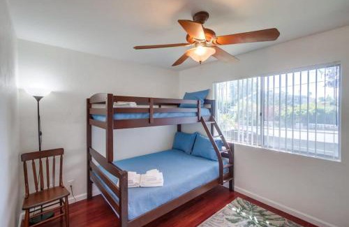 Pacific Beach House | Convenient Hotel Steps from Beach, Restaurants & Bars
