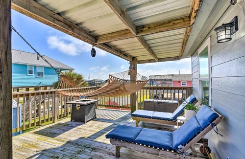 Surfside Beach House | Pet-Friendly Surfside Beach Haven - Steps from the Ocean