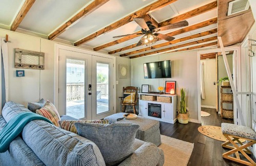 Surfside Beach House | Pet-Friendly Surfside Beach Haven - Steps from the Ocean