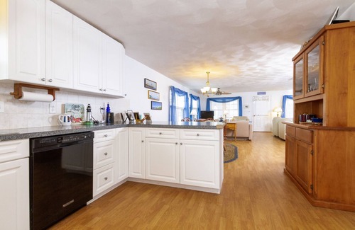 Eastward Look House | Ocean View Retreat Just Steps from Scarborough Beach
