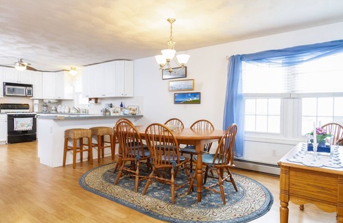 Eastward Look House | Ocean View Retreat Just Steps from Scarborough Beach