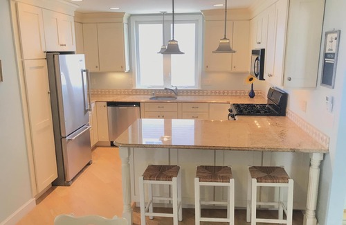 Seabrook Cottage | Relaxing Retreat Steps from Seabrook Beach with Ocean Views
