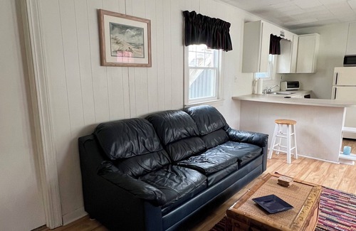 Seabrook Cottage | Relaxing Retreat Steps from Seabrook Beach with Ocean Views