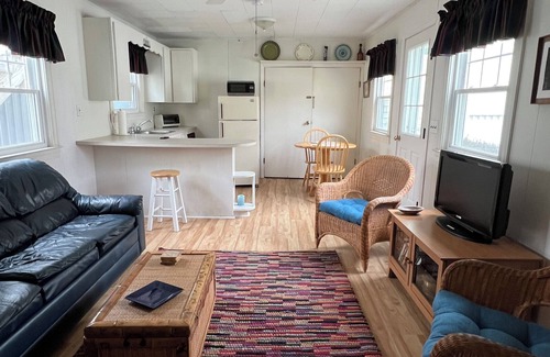 Seabrook Cottage | Relaxing Retreat Steps from Seabrook Beach with Ocean Views