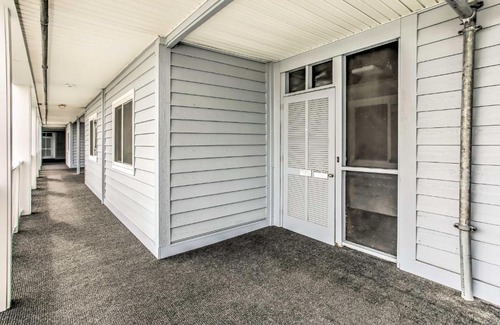 Myrtle Beach Apartment | Beachfront Condo with Pool Access Near the Pier