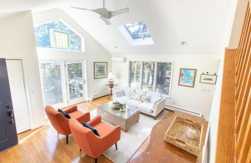 Orleans House | Cozy Retreat Just Steps from Skaket Beach, Rated 9/10