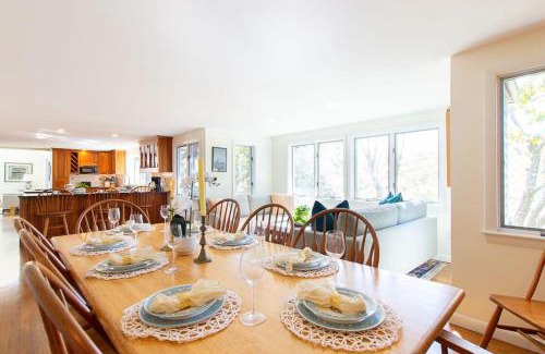 Orleans House | Cozy Retreat Just Steps from Skaket Beach, Rated 9/10