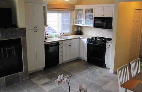 North Park City Condo | Convenient Condo Steps from Skiing, Dining & Shopping