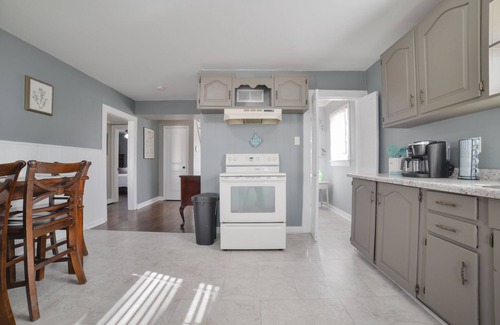Cape Girardeau House | Convenient Stay Near Southeast Hospital with Fast Wifi