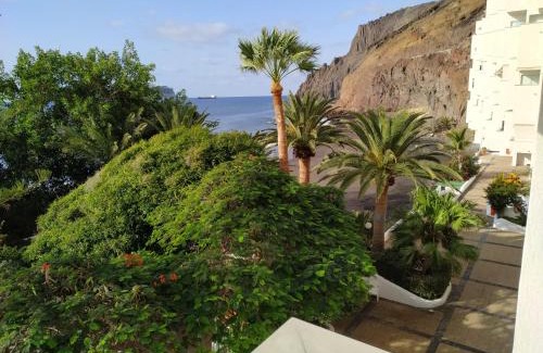 Santa Cruz de Tenerife Apartment | Beachside Retreat: Guest Rated 9.7 & Oceanfront Views