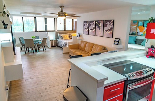 Isla Verde Condo | Beachside Retreat: Pet-Friendly & Oceanfront Oasis