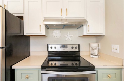 Myrtle Beach Cottage | Beachside 2Bd Cottage with Pool & Ocean Views - Rated 10/10