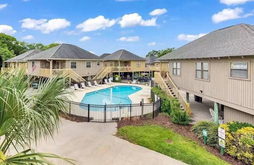 Myrtle Beach Cottage | Beachside 2Bd Cottage with Pool & Ocean Views - Rated 10/10