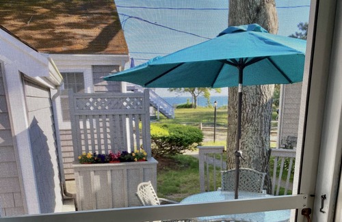Hyannis Cottage | Steps to the Ocean: Guest Rated 10/10, Family Friendly!