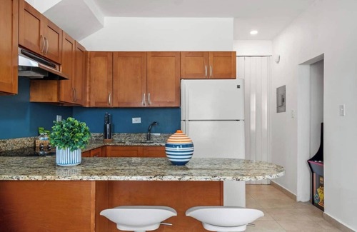 Eleanor Roosevelt Apartment | Steps to the Sand | On-site Parking | by Otium