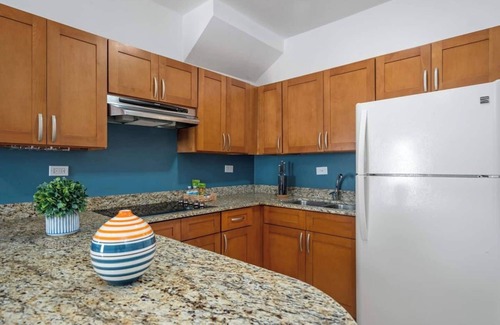 Eleanor Roosevelt Apartment | Steps to the Sand | On-site Parking | by Otium