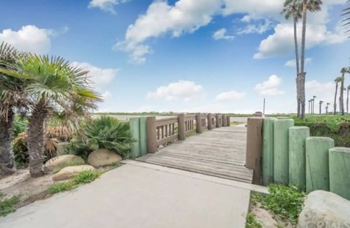 Port Hueneme Condo | Steps to the Sand! Ocean View Condo with Pool & Spa