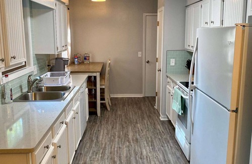 Bull Shoals House | Prime Location: Steps from Bull Shoals Lake with Great Amenities