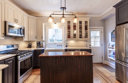 Historic District House | Conveniently Located Near USNA with Private Patio Oasis