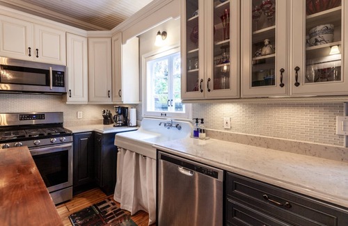 Historic District House | Conveniently Located Near USNA with Private Patio Oasis