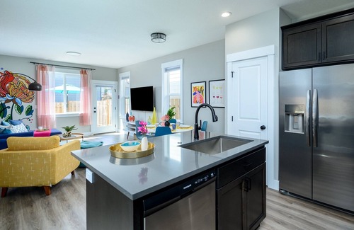Carlton House | Unwind Steps from Wine Tasting with Hot Tub Relaxation