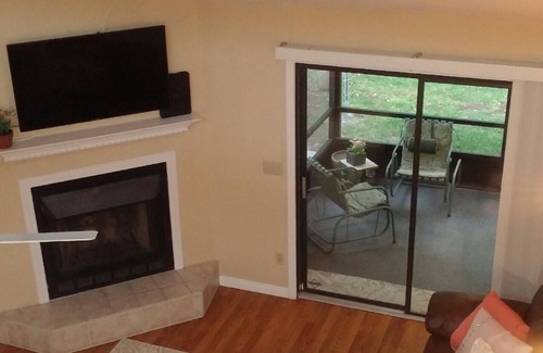 Southside Condo | Spotless Condo with Ocean View in Central Jacksonville