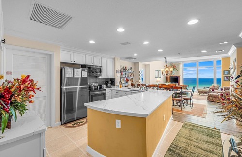 Thomas Drive Condo | Sterling Beach 1007 Huge 4BR/4BA Corner Unit! Heated Pool, Grills & FREE Golf