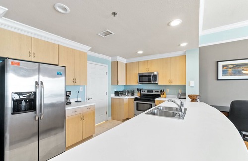 Thomas Drive Condo | Relax at Sterling Beach Resort: Ocean View & Spa Awaits