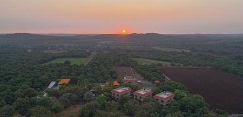 Talala Resort | Enjoy Oceanfront Relaxation at Sterling Gir Hotel