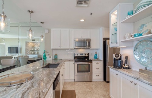 Destin Condo | Deluxe Sterling Sands 210: Beach Service & Ocean View