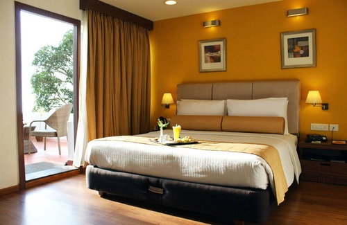 Yercaud Hotel | Discover Sterling Yercaud: 4-Star Retreat with Family Amenities