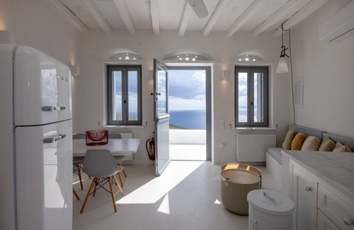 Isternia House | Cozy Sterni House: Breakfast and Kitchen in Ysternia Tinos