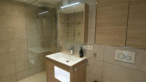 Dangast Apartment | Steuerbordkajüte: Oceanfront Retreat with Top Guest Ratings