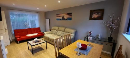 Shephall House | Comfortable 4-Star Stevenage House with Free Wifi & Garden
