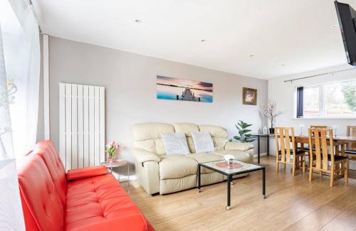 Shephall House | Comfortable 4-Star Stevenage House with Free Wifi & Garden