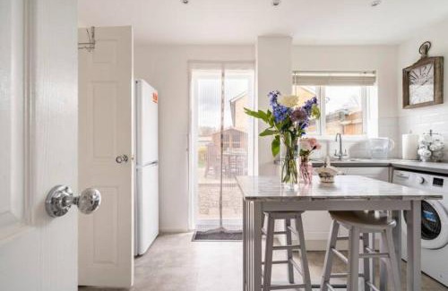 Shephall House | Comfortable 4-Star Stevenage House with Free Wifi & Garden