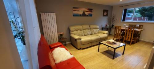 Shephall House | Comfortable 4-Star Stevenage House with Free Wifi & Garden