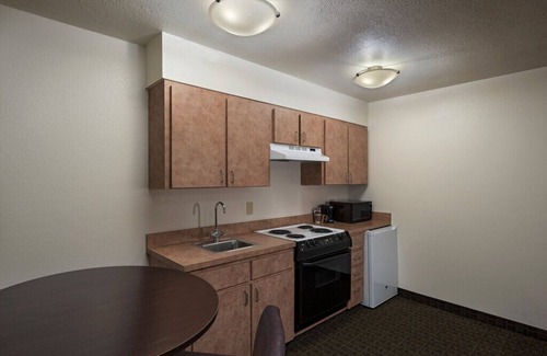Carlsbad Hotel | Discover Stevens Inn: Family-Friendly Stay with Pool & Spa