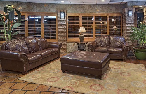 Carlsbad Hotel | Discover Stevens Inn: Family-Friendly Stay with Pool & Spa