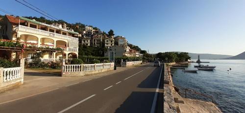 Lepetane Apartment | Pet-Friendly Stevovic Apartments with Oceanfront Views