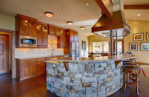 Windcliff Estates House | Discover Stewart Highlands Vacation Home with Pool & Spa