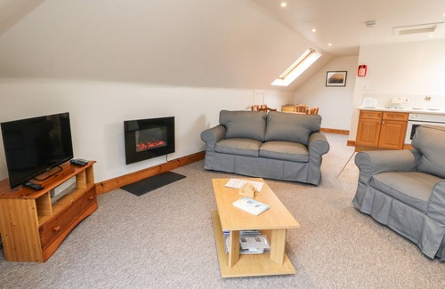 Loch Tay Cottage | STEWART: Pet-Friendly Retreat in Kinloch Rannoch Awaits