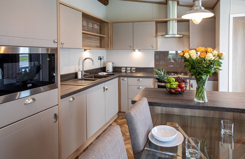 St. Andrews Cottage | Stewart Resort Lodge 35 - Ideal Family Getaway with Spa