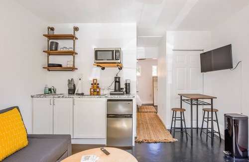 Arbolago Apartment | Stewart Studio: Private Yard with Lake Access & Pet-Friendly
