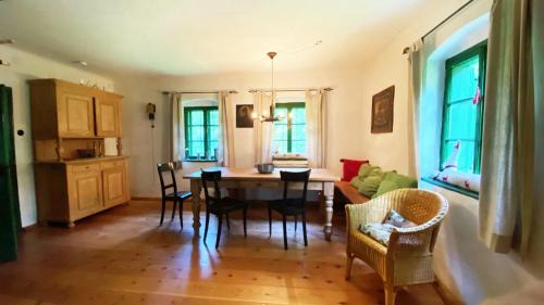 Hinterstoder House | Relax at Steyr River Lodge: Pet and Child Friendly Stay