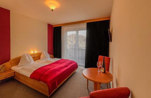 Spitz Hotel | Pet-Friendly Retreat at Weinhotel Wachau with Pool Access